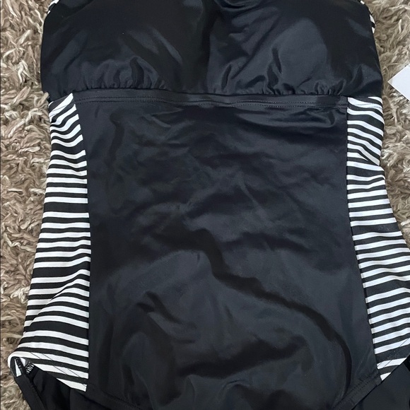 Nike Striped Black One Piece Swimsuit size large NWT - Picture 5 of 13